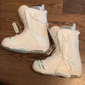 Burton Emerald Women’s Snowboard boots sz7.